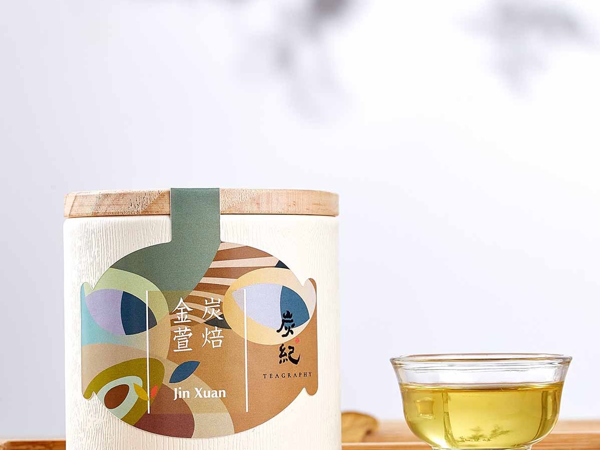 Nitrogen-flushed Teagraphy whole-leaf tea sachets for longer freshness