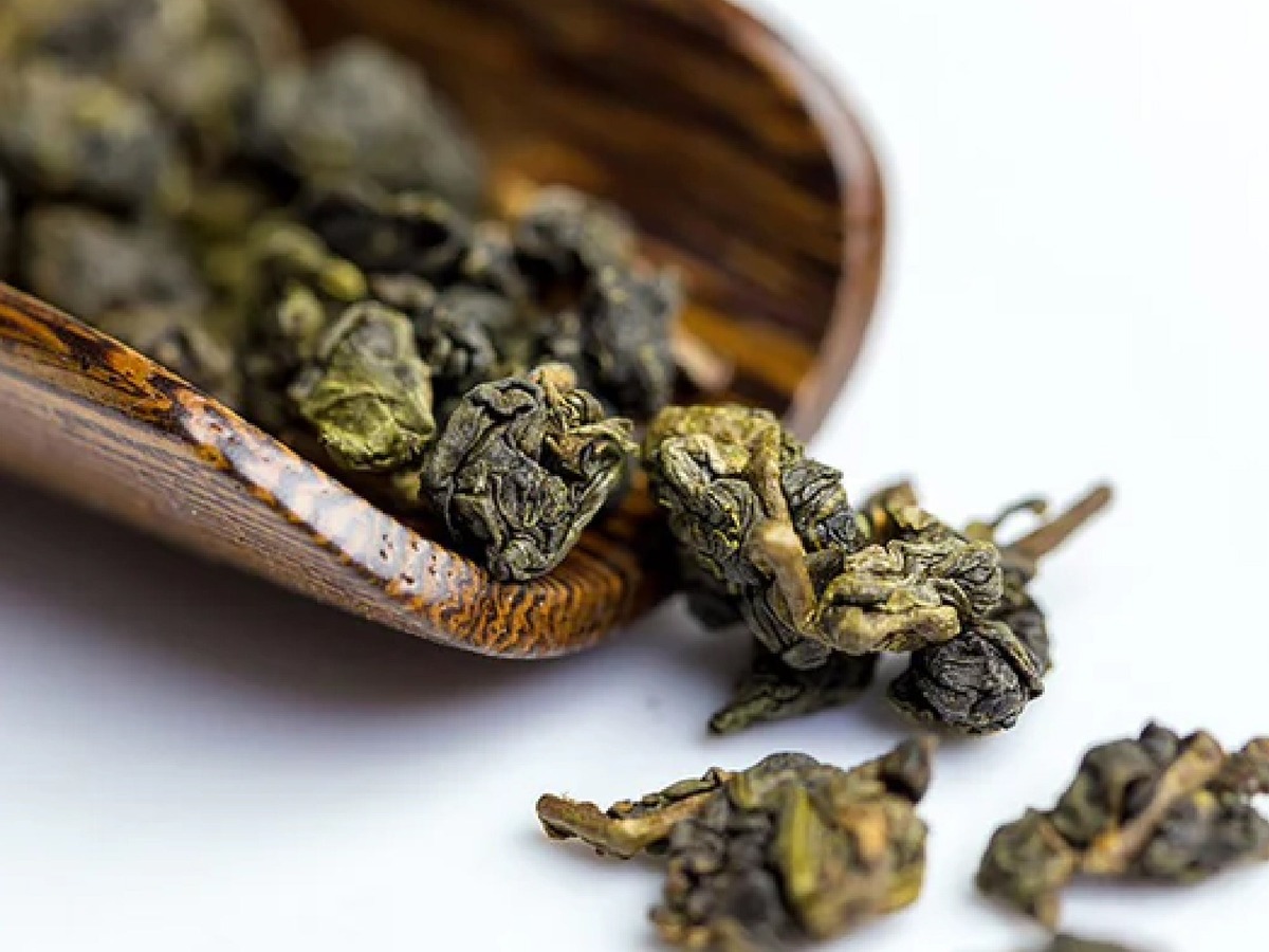 Round Taiwanese oolong leaves that unfurl slowly across infusions