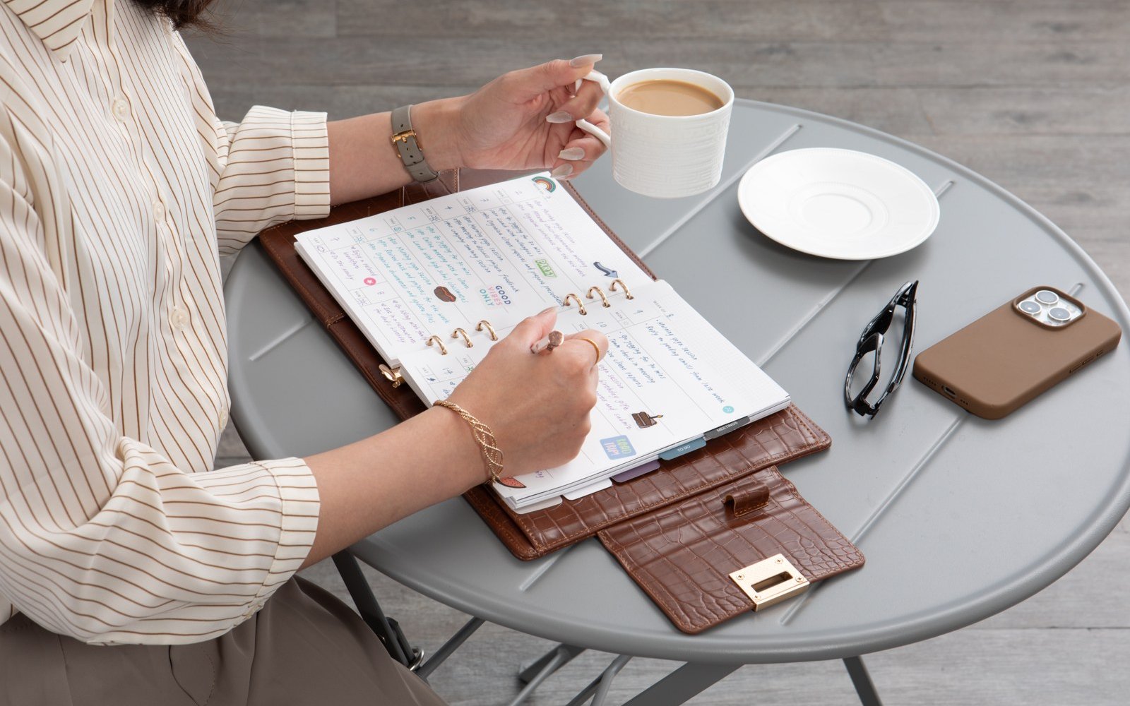An EGOSUNNY clutch-style planner