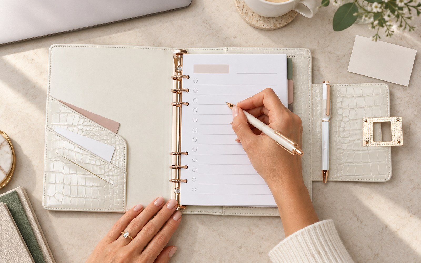 An open EGOSUNNY Croco planner ready for a new goal