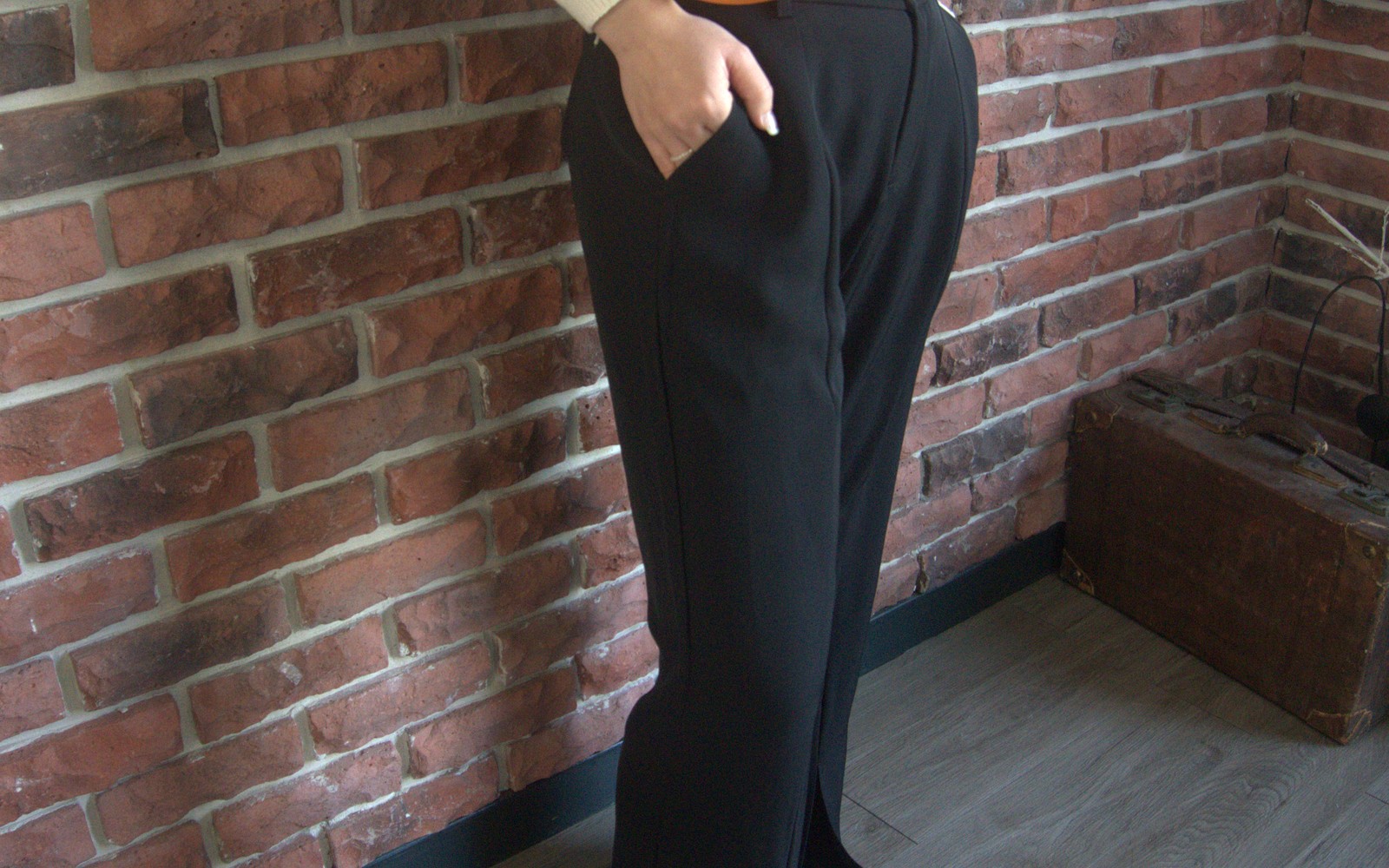 Detail of The Luna half-moon silhouette and carry style