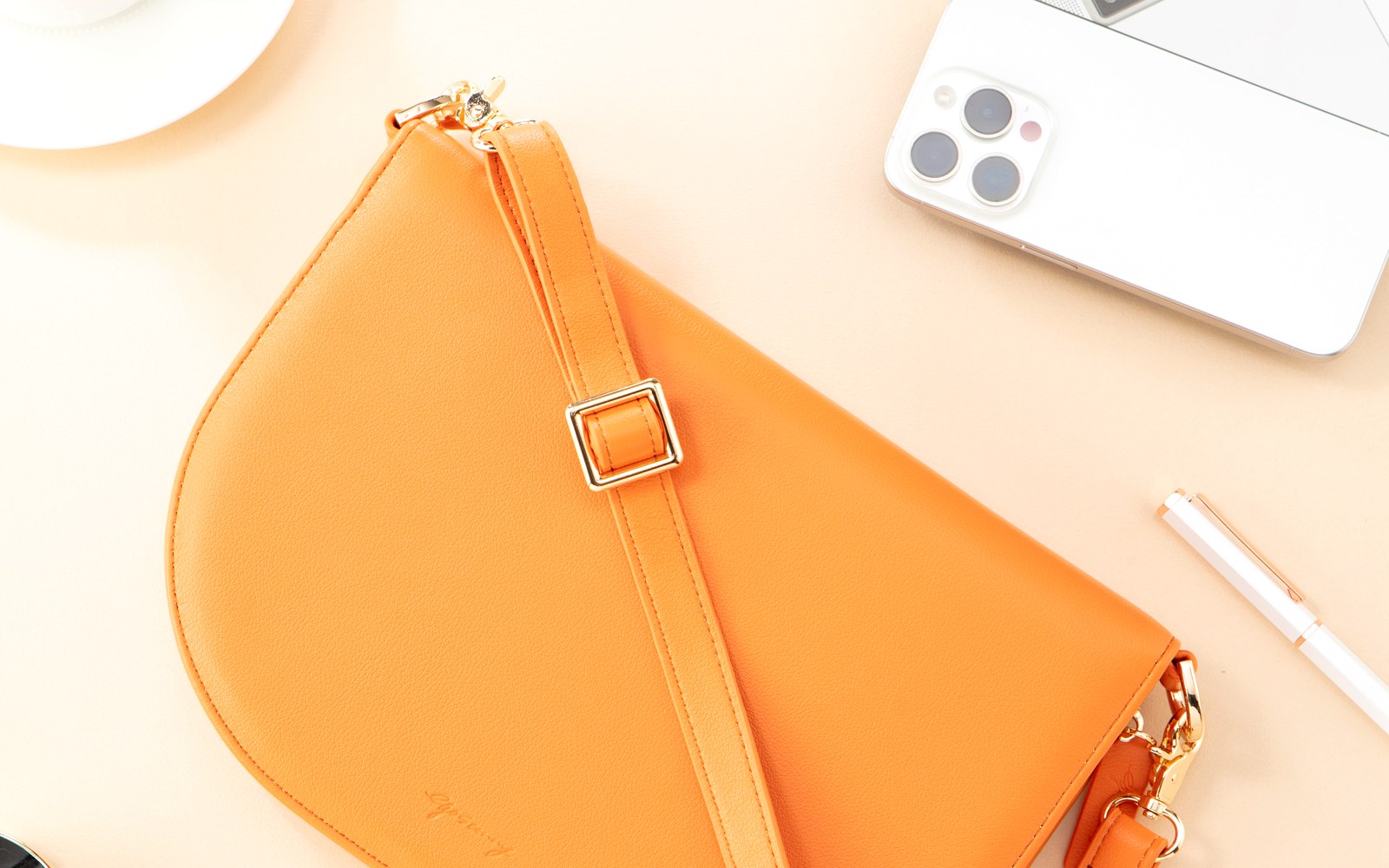 Orange EGOSUNNY Luna planner open on a café-style desk