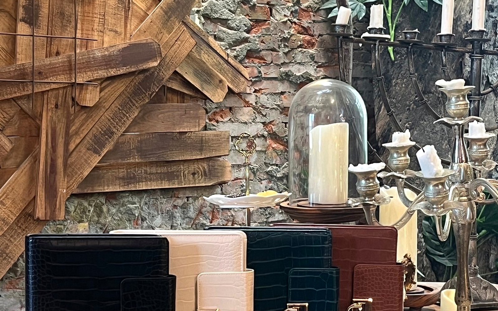 EGOSUNNY Croco planners lined up showing confident textured presence