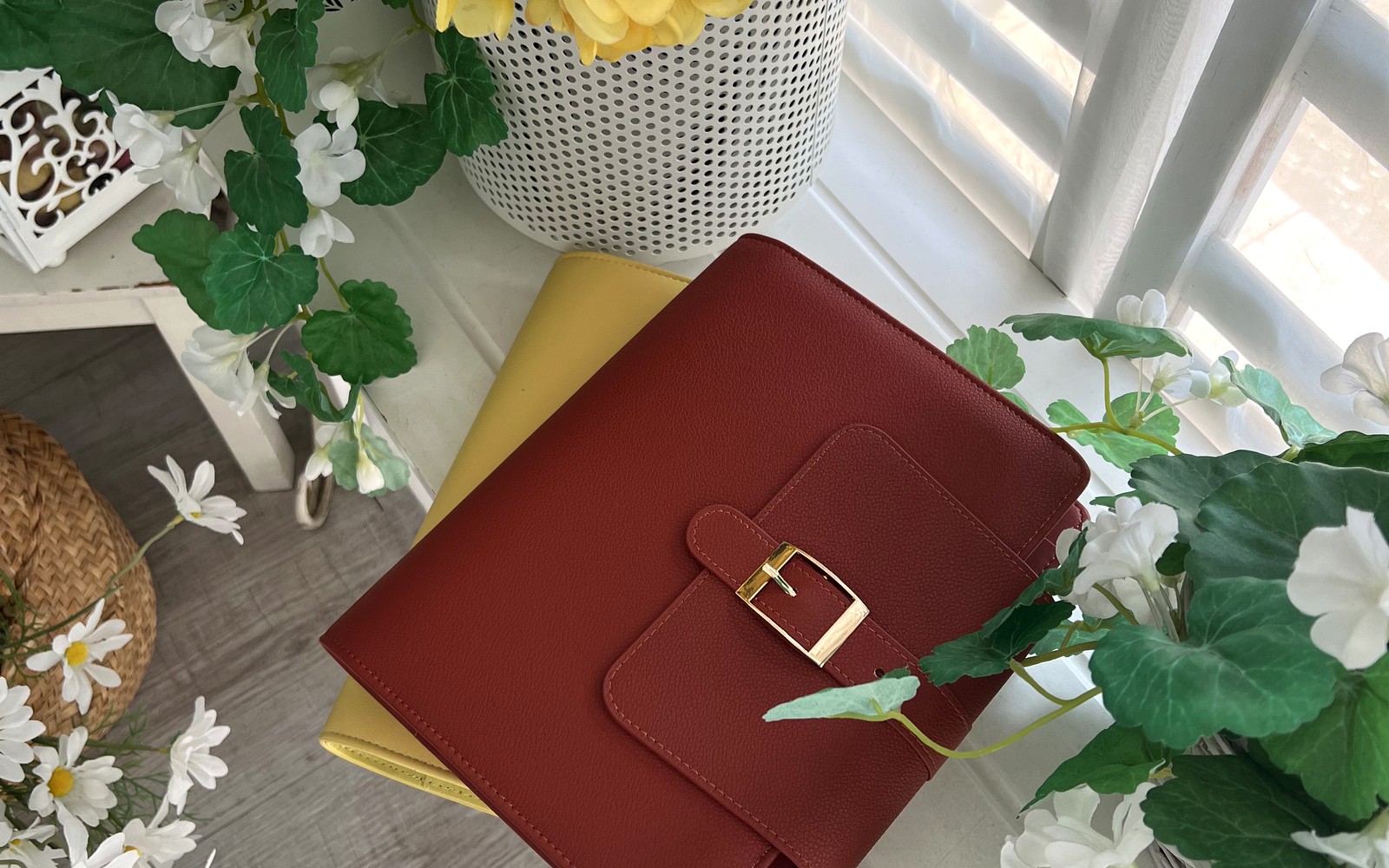 EGOSUNNY planner ready to slip into a short-trip bag
