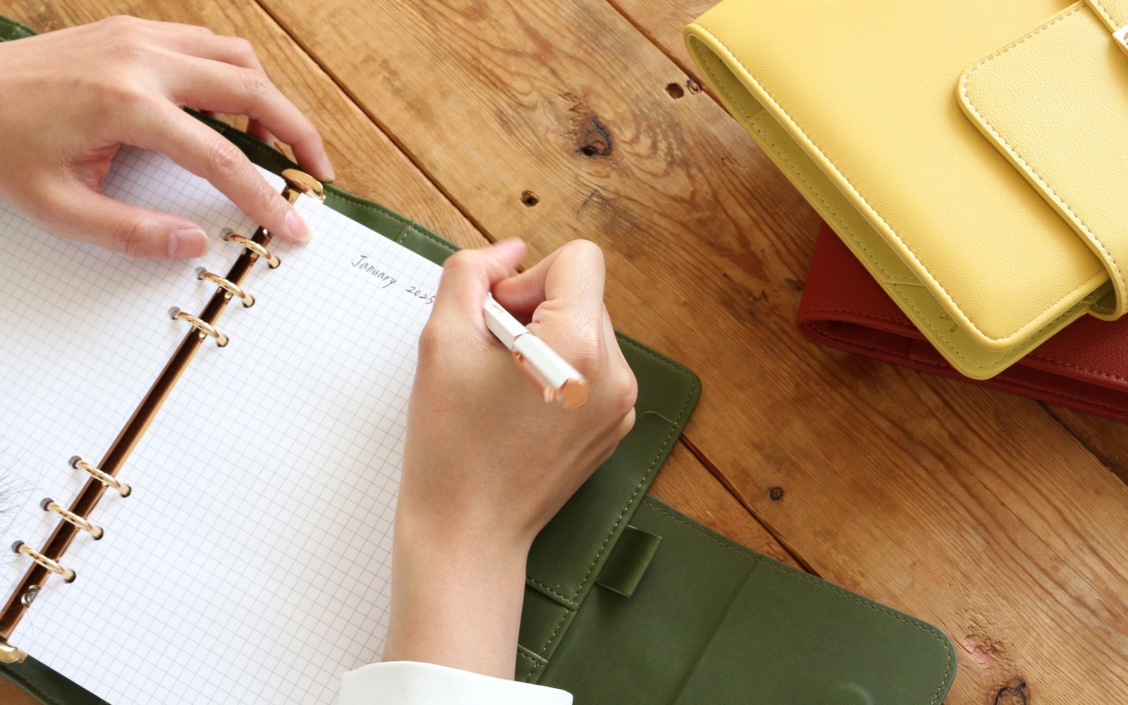 Hand writing on a daily page in an open EGOSUNNY planner