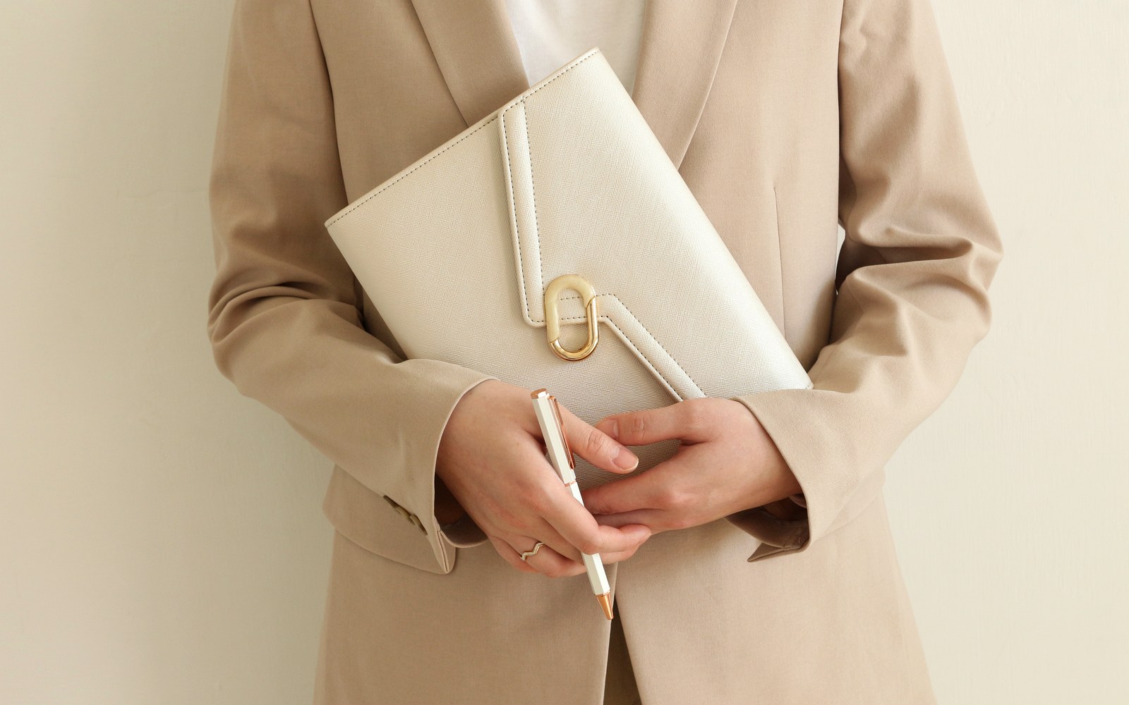 Woman holding the L’Éclair planner like a clutch