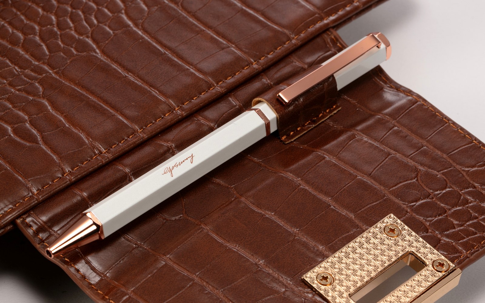 Pen resting in the holder of an open EGOSUNNY Croco planner