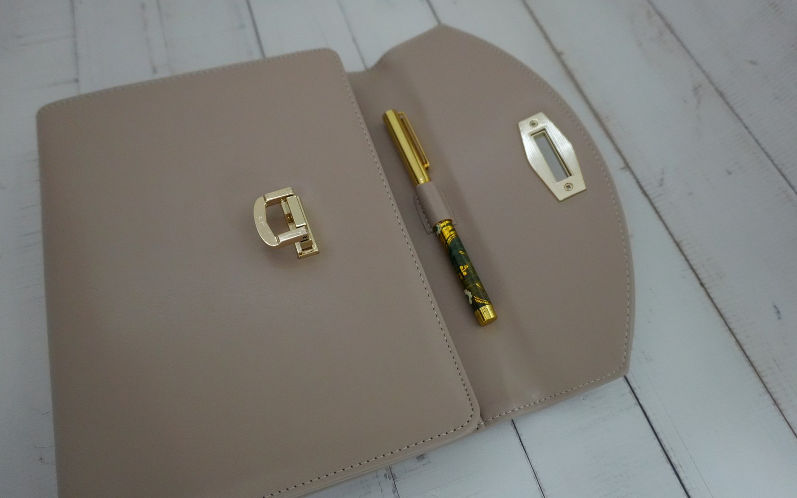 Open EGOSUNNY Terence planner with a pen on a clean surface