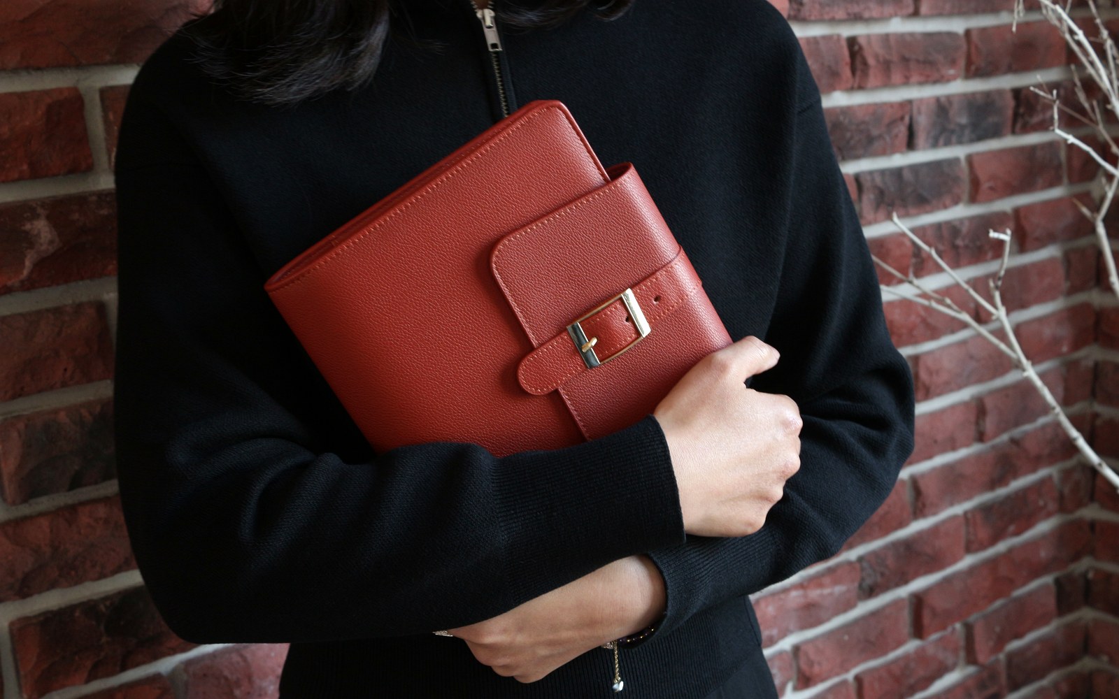 Carrying an EGOSUNNY Belt planner on the go