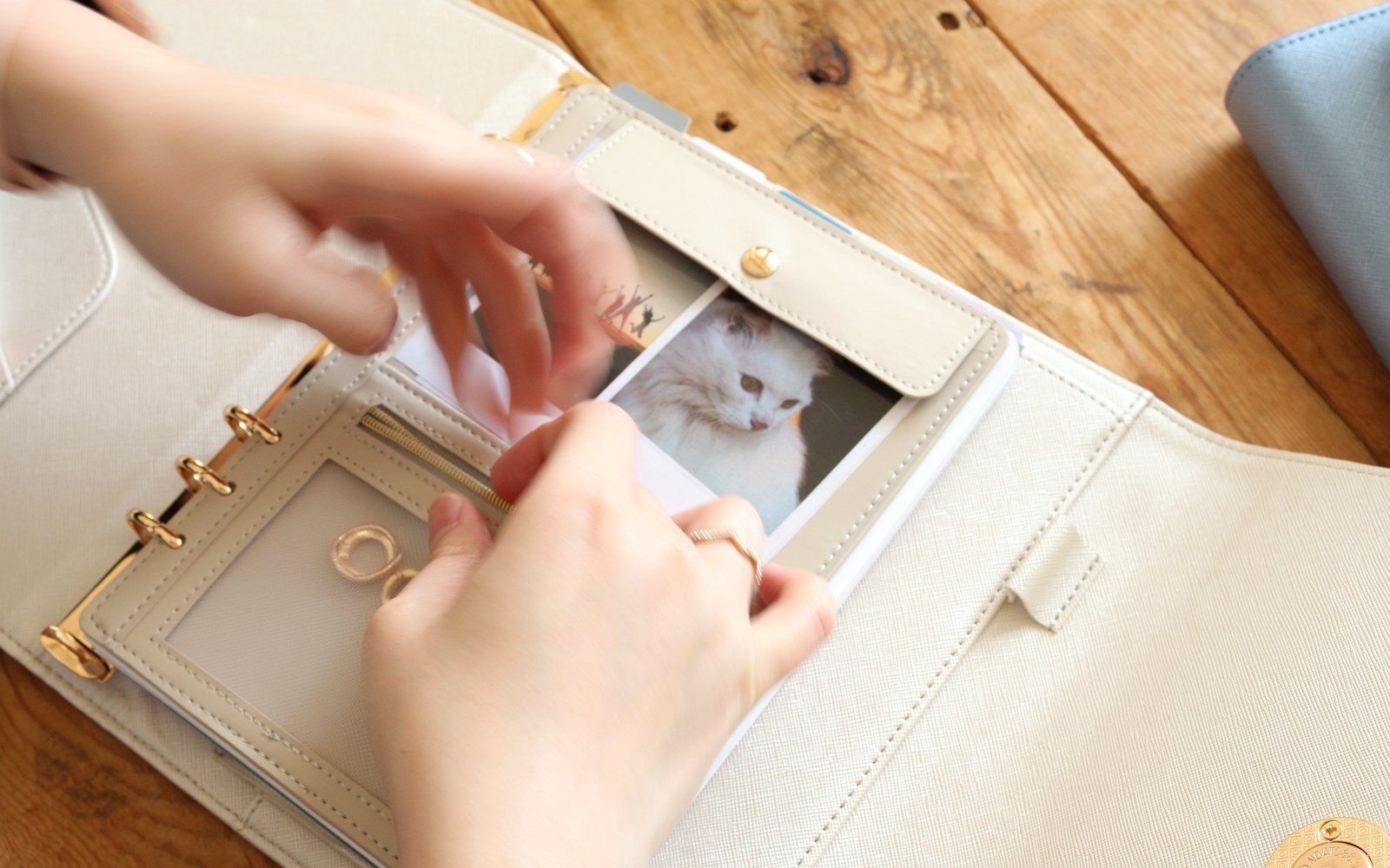 Slipping a favourite photo into an EGOSUNNY planner pocket