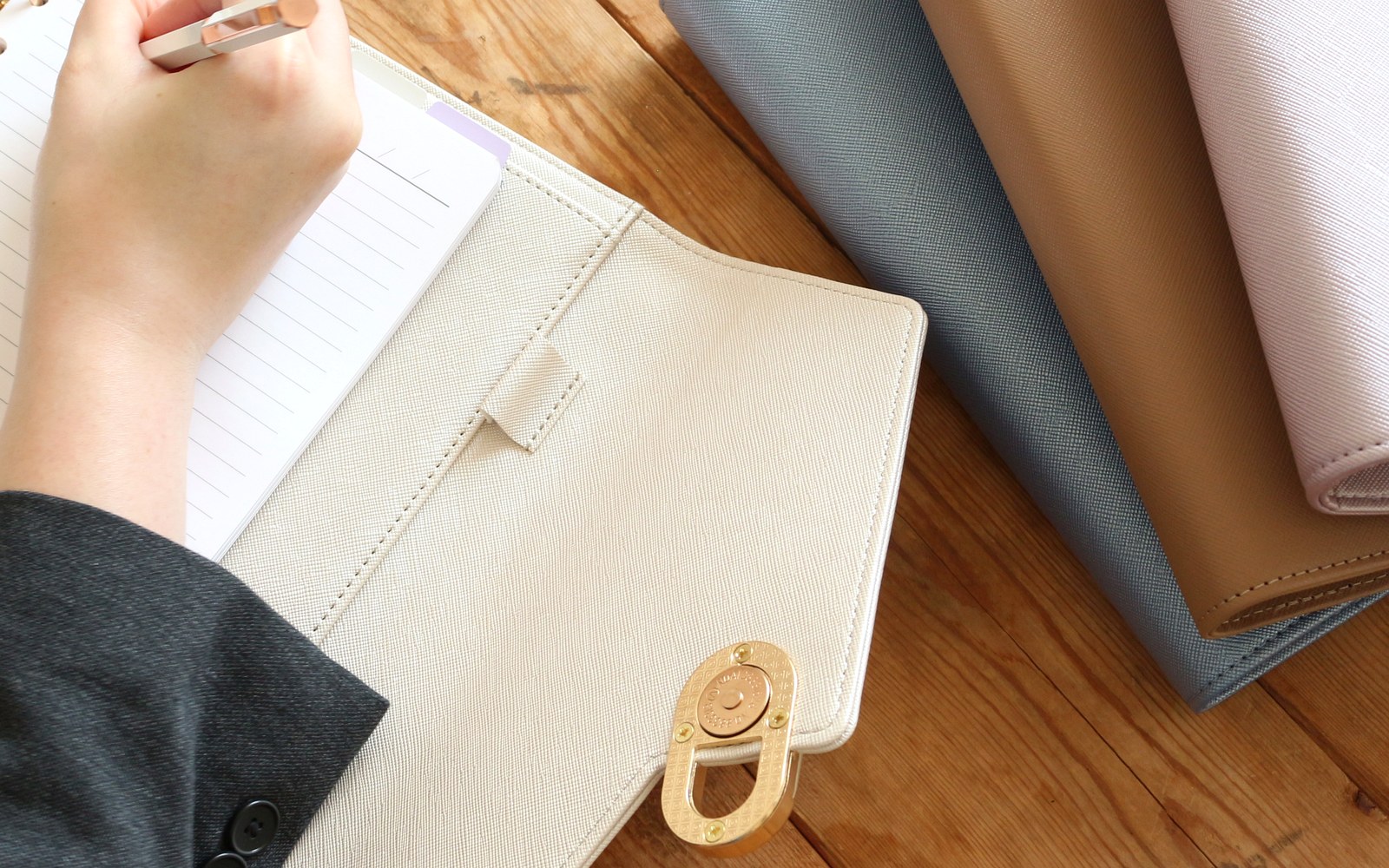 Cream EGOSUNNY Eclair planner open on a wooden desk
