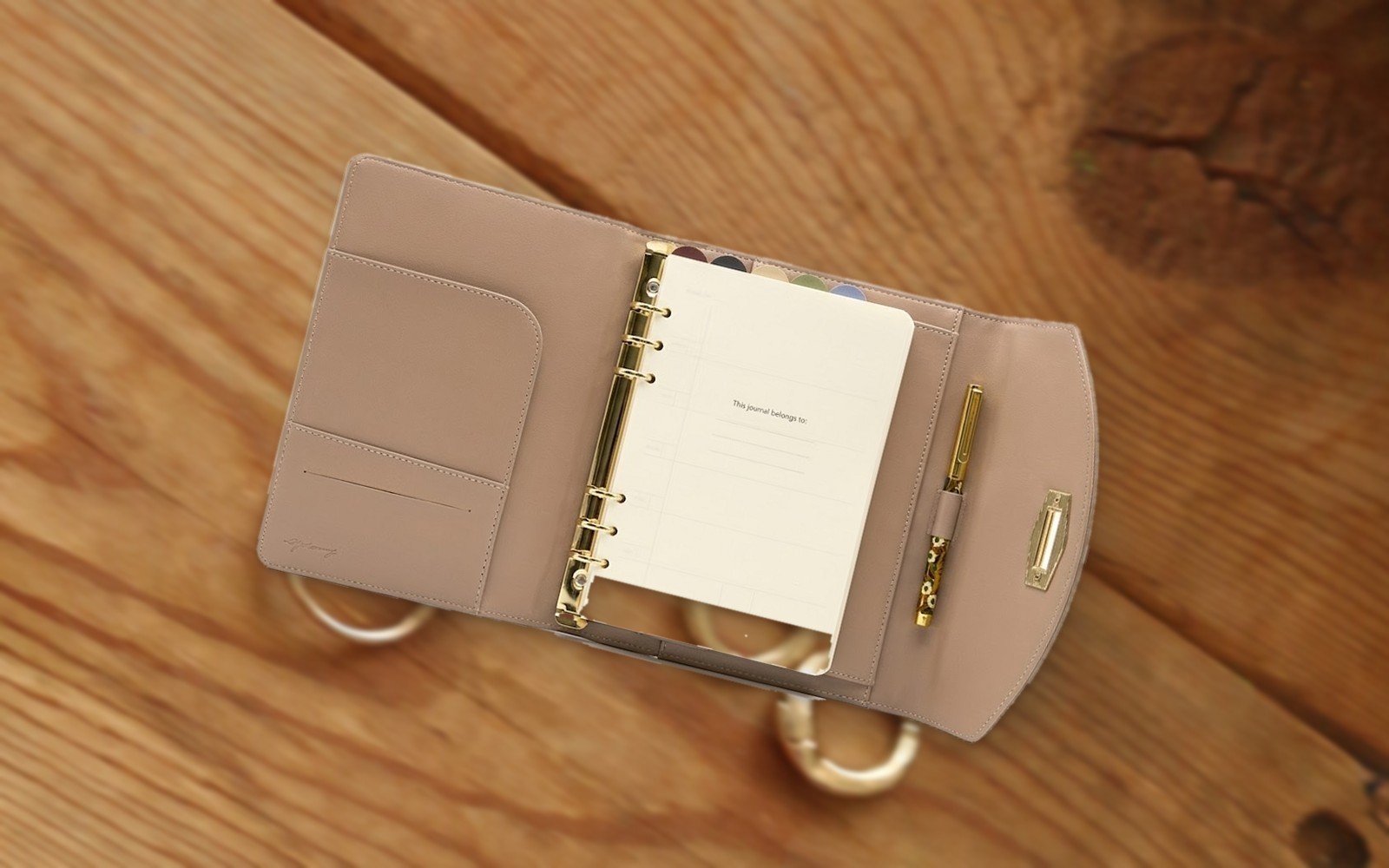 Taupe EGOSUNNY Terence planner open on a wooden table