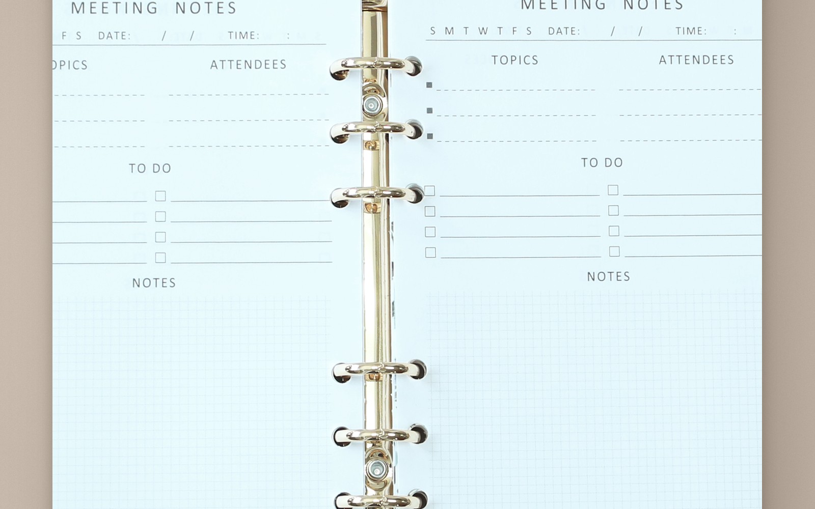 Close-up of a planning page and rings inside an EGOSUNNY Luna