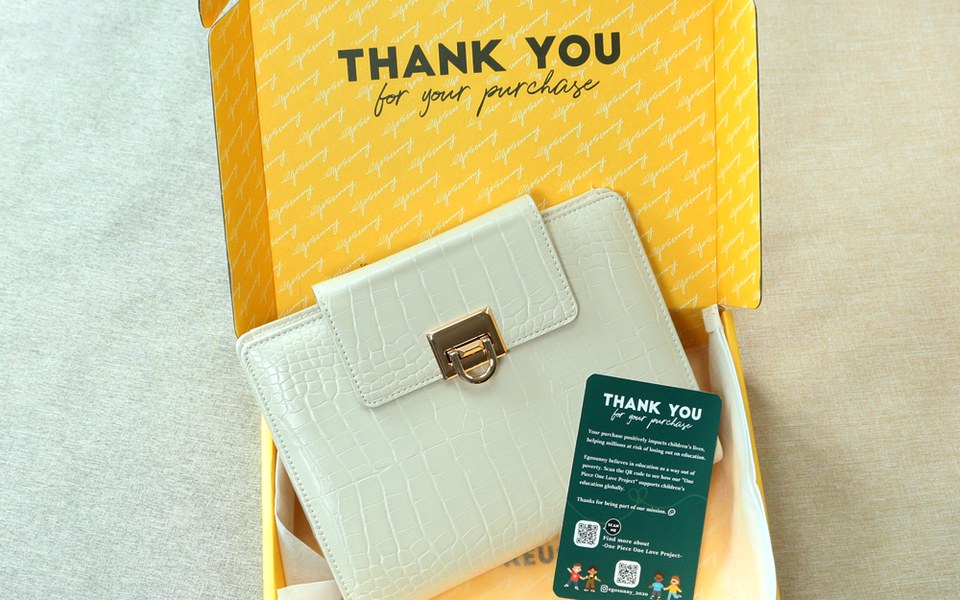 Cream EGOSUNNY Croco in a yellow “Thank You” gift box