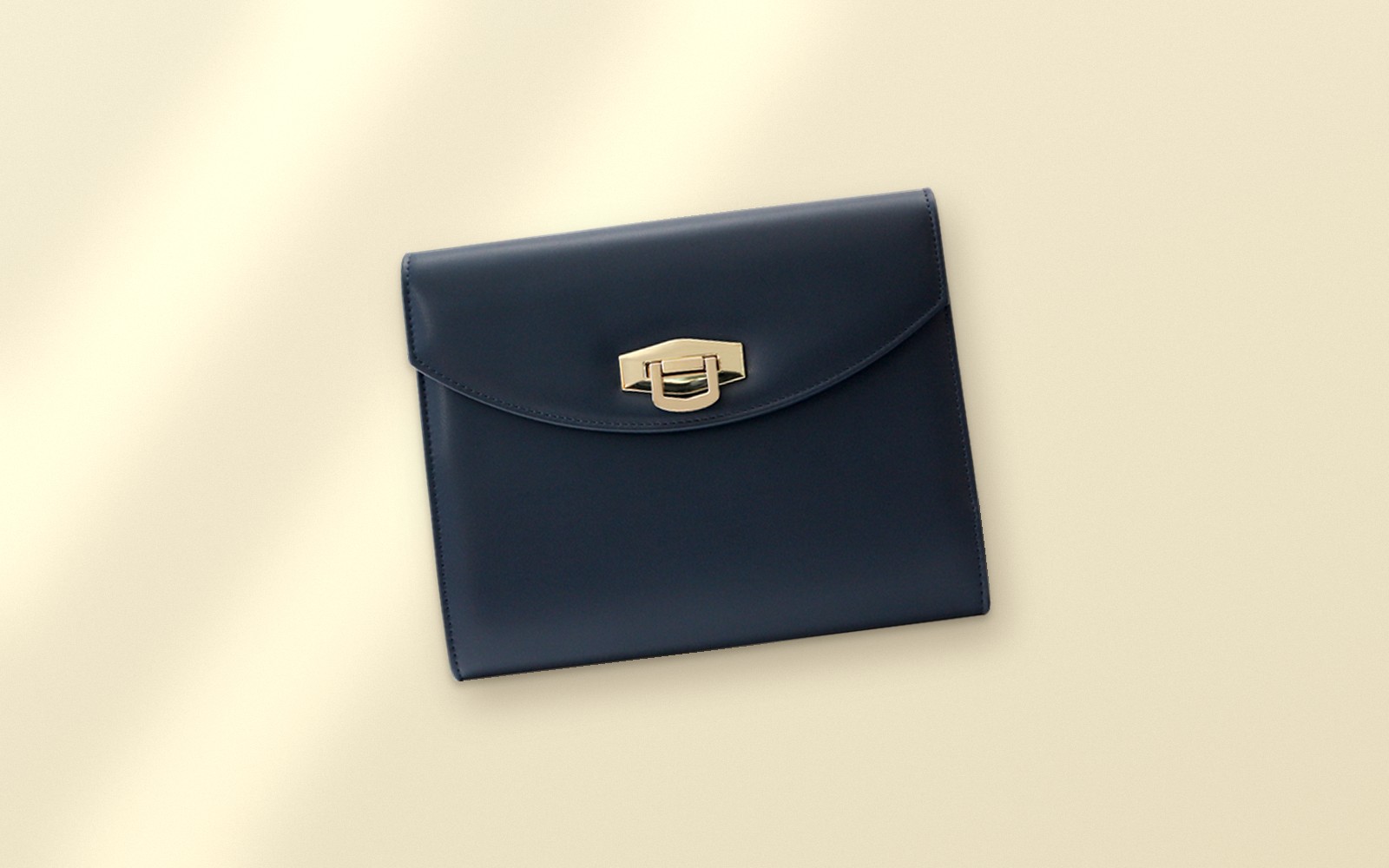 Navy EGOSUNNY Terence planner on a soft yellow background