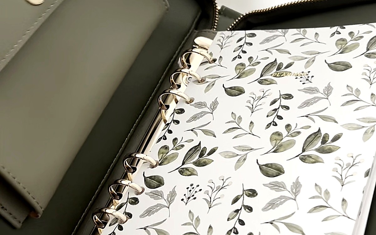 Floral refill pages in an open green EGOSUNNY planner